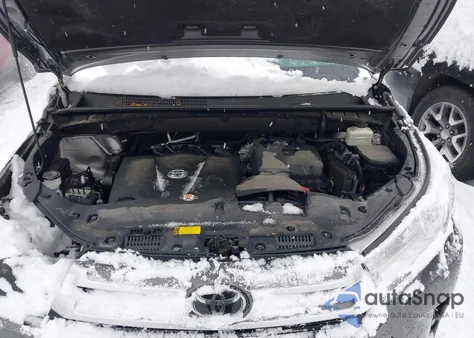 2019 Toyota Highlander Le Plus z USA, uszkodzony, nr VIN 5TDBZRFH7KS932731